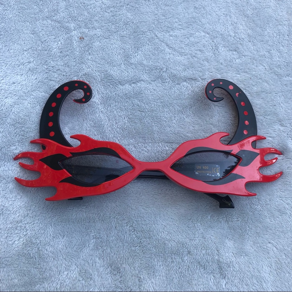NWOT Devil costume party sunglasses